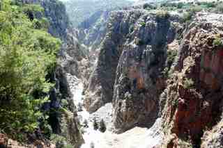 4-the-gorge-you-are-going-through-3-hours-to-the-beach-thumb