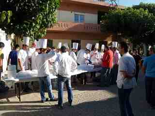 2-the-festival-starts-with-a-cooking-contest-professional-cooks-against-thumb