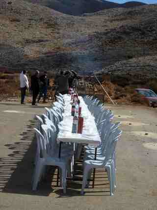 3-are-preparing-the-tables-thumb