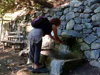 4-water-you-really-enjoy-drinking-on-the-way-thumb