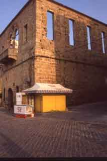 3-an-old-building-at-the-promenade-thumb
